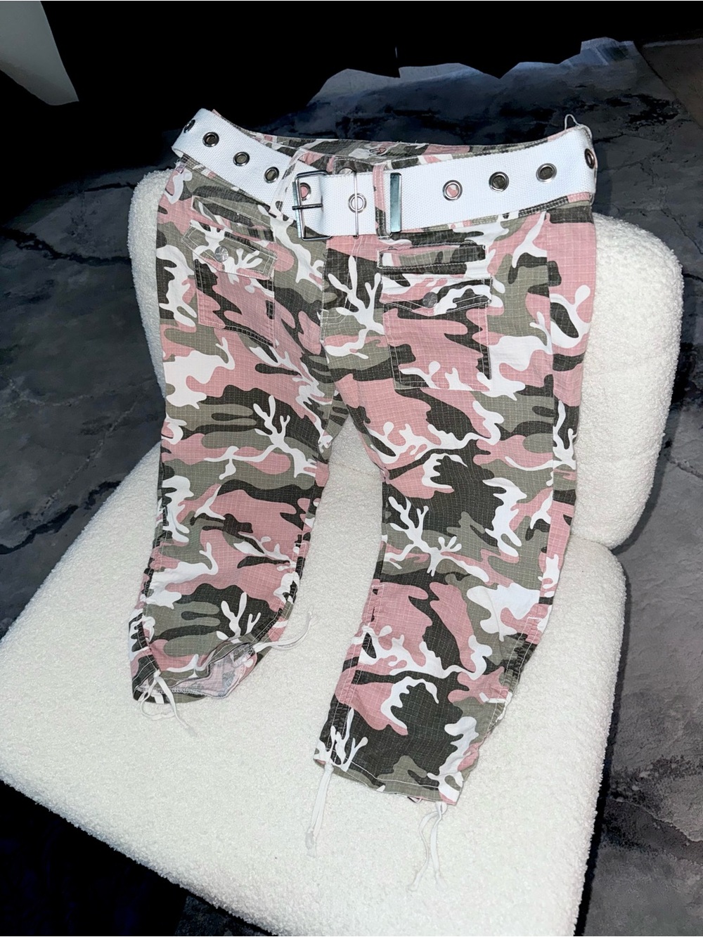 Younique Camouflage crop Capri pants NWOT belt size 9 Y2K Vintage - Picture 2 of 7